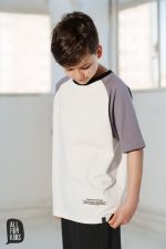 T-shirt reglanowy biało-szary z kontrastową lamówką i grafiką UNDERGROUND. - obrazek 2